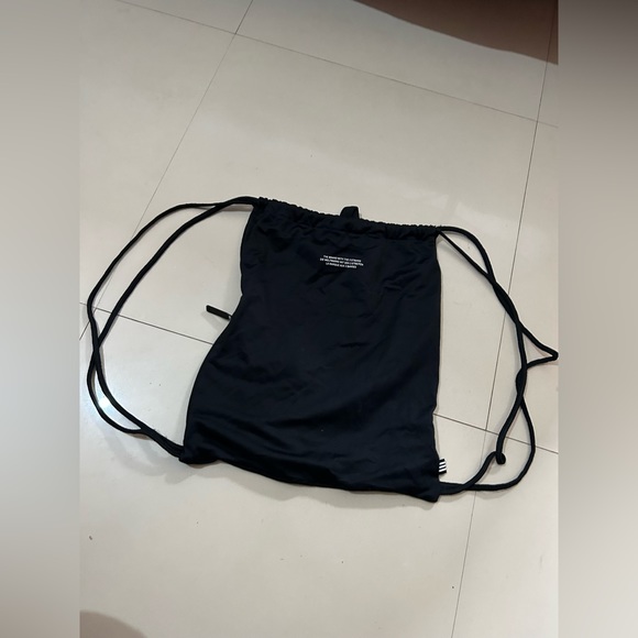 Adidas original draw string bag. Used gently - Picture 5 of 8